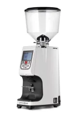 Weißer professioneller Kaffeemühle Eureka Atom Specialty 65.