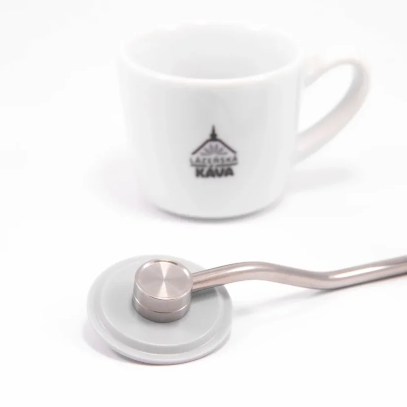 Biely ručný mlynček na kávu Timemore Chestnut C2 Max, ideálny pre prípravu filtrovanej kávy.