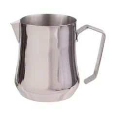 Strieborná kanvička na mlieko Motta Tulip s objemom 500 ml, ideálna na prípravu peny na cappuccino.