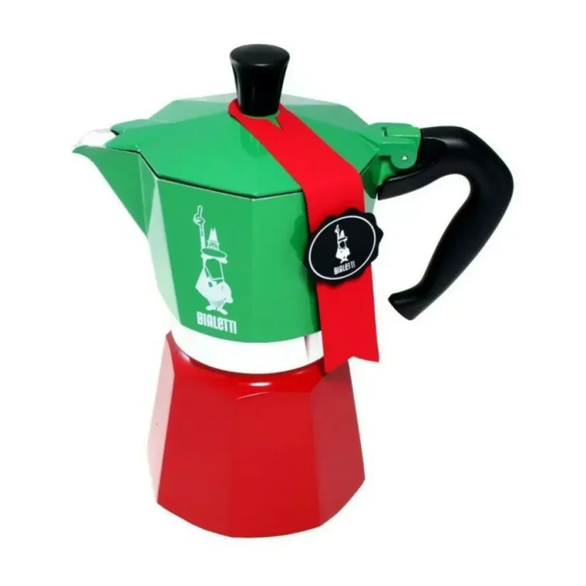 La Moka Express Italia est une élégante cafetière moka fabriquée en aluminium de haute qualité, idéale pour préparer du café à la maison.