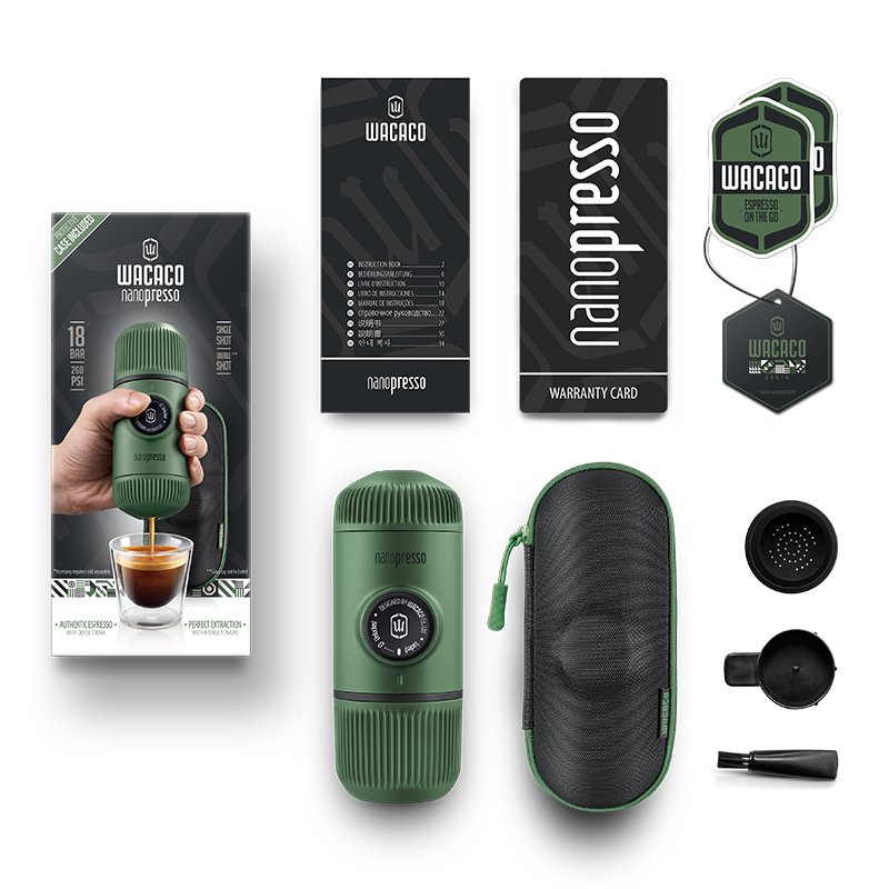 Obsah balenia Wacaco Nanopresso v zelenej farbe.