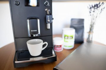 Firwat net eng automatesch Kaffismaschinn fir Äert Heem kafen