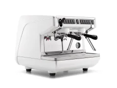 Espressor profesional cu levier Nuova Simonelli Appia Life Compact 2GR în finisaj alb luminos, model Standard.