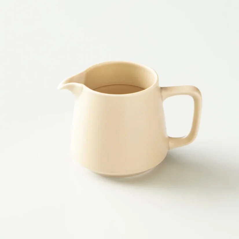Serveur de café origami en beige.