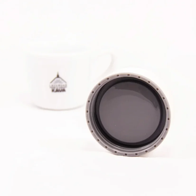 Asobu Le Baton Floral thermos mug with a capacity of 500 ml, made of plastic with a floral design.