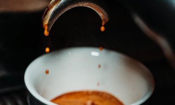 Drénkt Espresso wéi e richtege Kenner