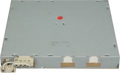 Quadratescht Stralungsheizelement vun der Réckséit mat Metallgehäus a Klemmleist, aneren Ausschnëtt