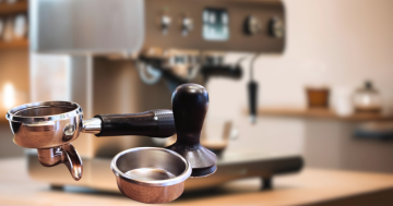 Kuinka yhdistää portafilter, kori ja tamper