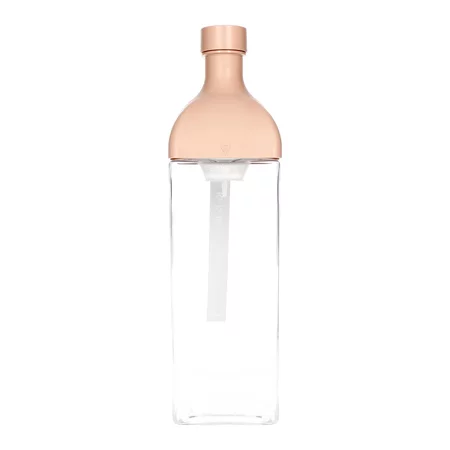 Bouteille pour cold brew Hario Ka-Ku en couleur rose, idéale pour préparer une boisson de café glacée rafraîchissante.
