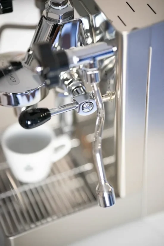 Starting espresso extraction on the Mara PL62X coffee machine.