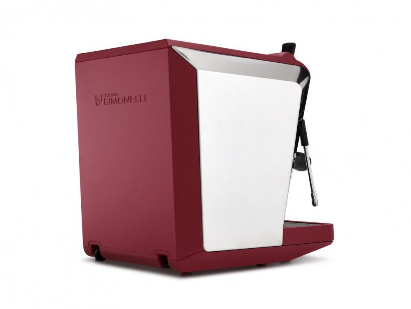 L'arrière de la machine à café à levier domestique Oscar 2 avec peinture rouge