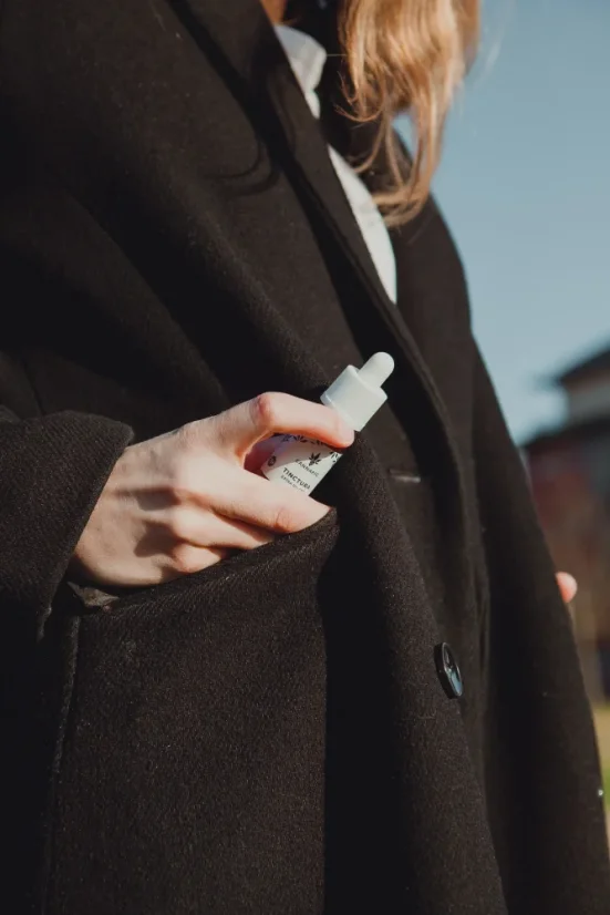 Flacon Cannapio CBD Stronger 15% - huile naturelle à spectre complet de 30 ml, adaptée pour compléter l'apport quotidien en CBD.