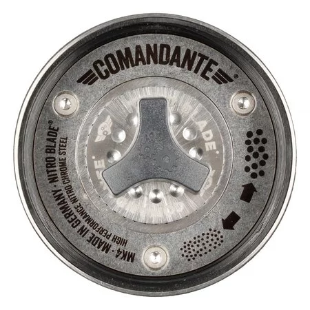 Manual coffee grinder Comandante C40 MK4 Nitro Blade in black, which is compact and facilitates easy use and storage.