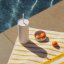 Gobelet isotherme avec paille pour boissons froides en blanc.