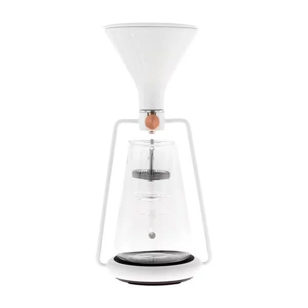 Dripper intelligent Goat Story Gina Smart de couleur blanche pour la préparation de café filtré.